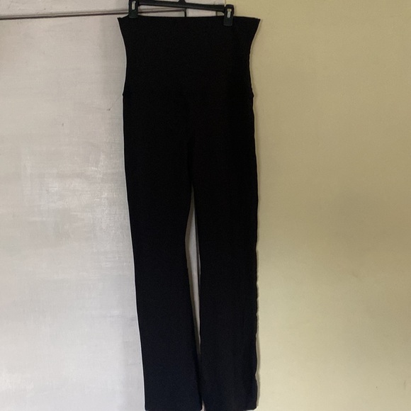 Evolution&Creation Black Stretch Reinforced Fold Over Butter Soft Contour Pants - Picture 8 of 10